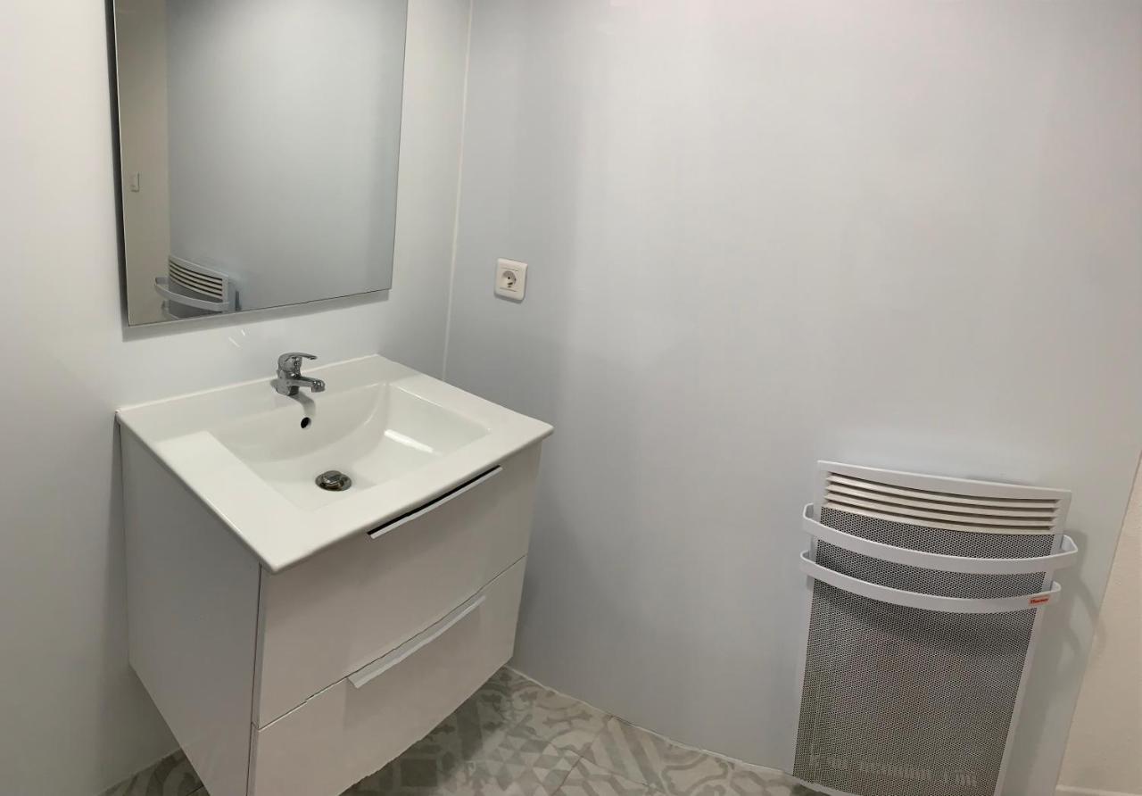 Appartement 2Eme Etage 42M2 Hyper Centre Ville / Parking Gratuit Riom Kültér fotó